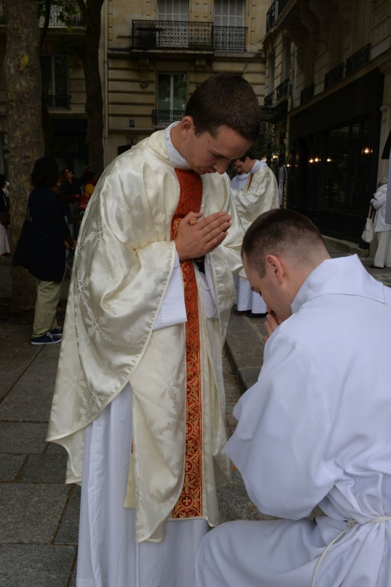 Ordination sacerdotale 2022 : bénédictions. © Marie-Christine Bertin / Diocèse de Paris.