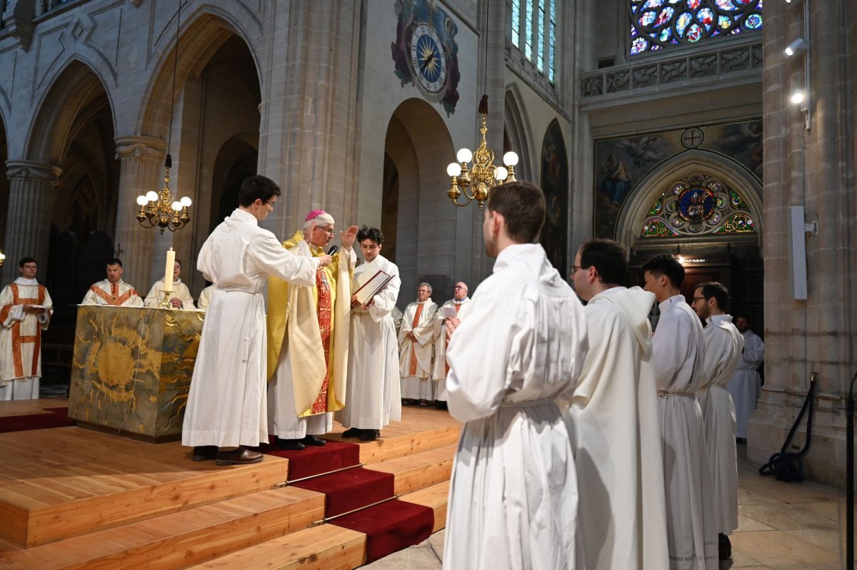Institutions de séminaristes au lectorat et à l'acolytat. © Marie-Christine Bertin / Diocese de Paris.