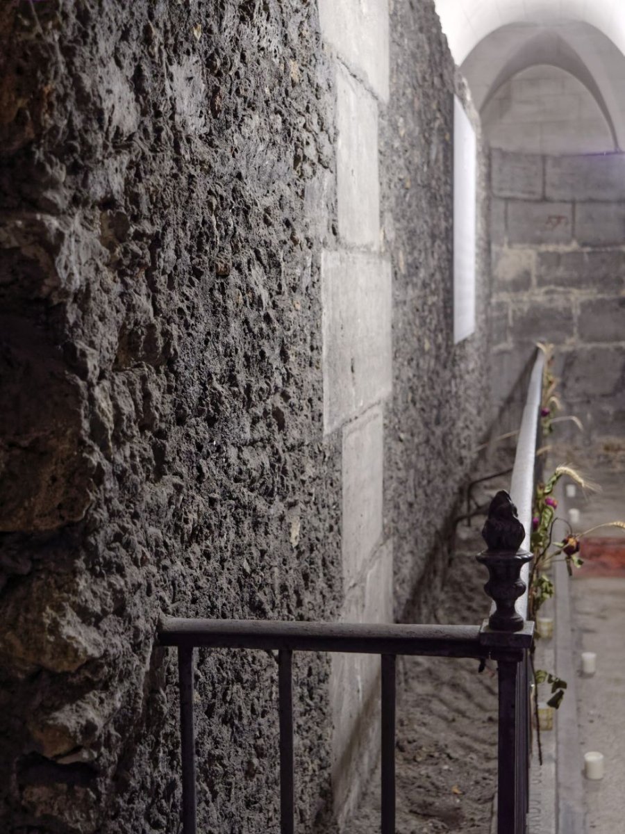 Mur de la prison de la Roquette au Séminaire Saint-Sulpice. © Yannick Boschat / Diocèse de Paris.