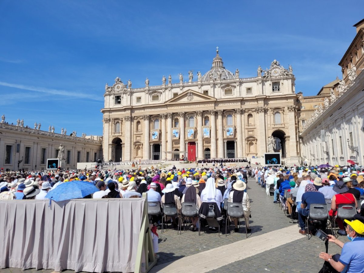 Pèlerinage diocésain à Rome pour la canonisation de Charles de Foucauld. © Charlotte Reynaud / Diocèse de Paris.