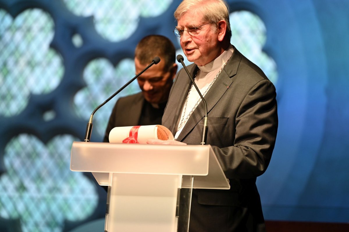 Remise du doctorat Honoris causa à Mgr Rafic Nahra. © Marie-Christine Bertin / Diocèse de Paris.