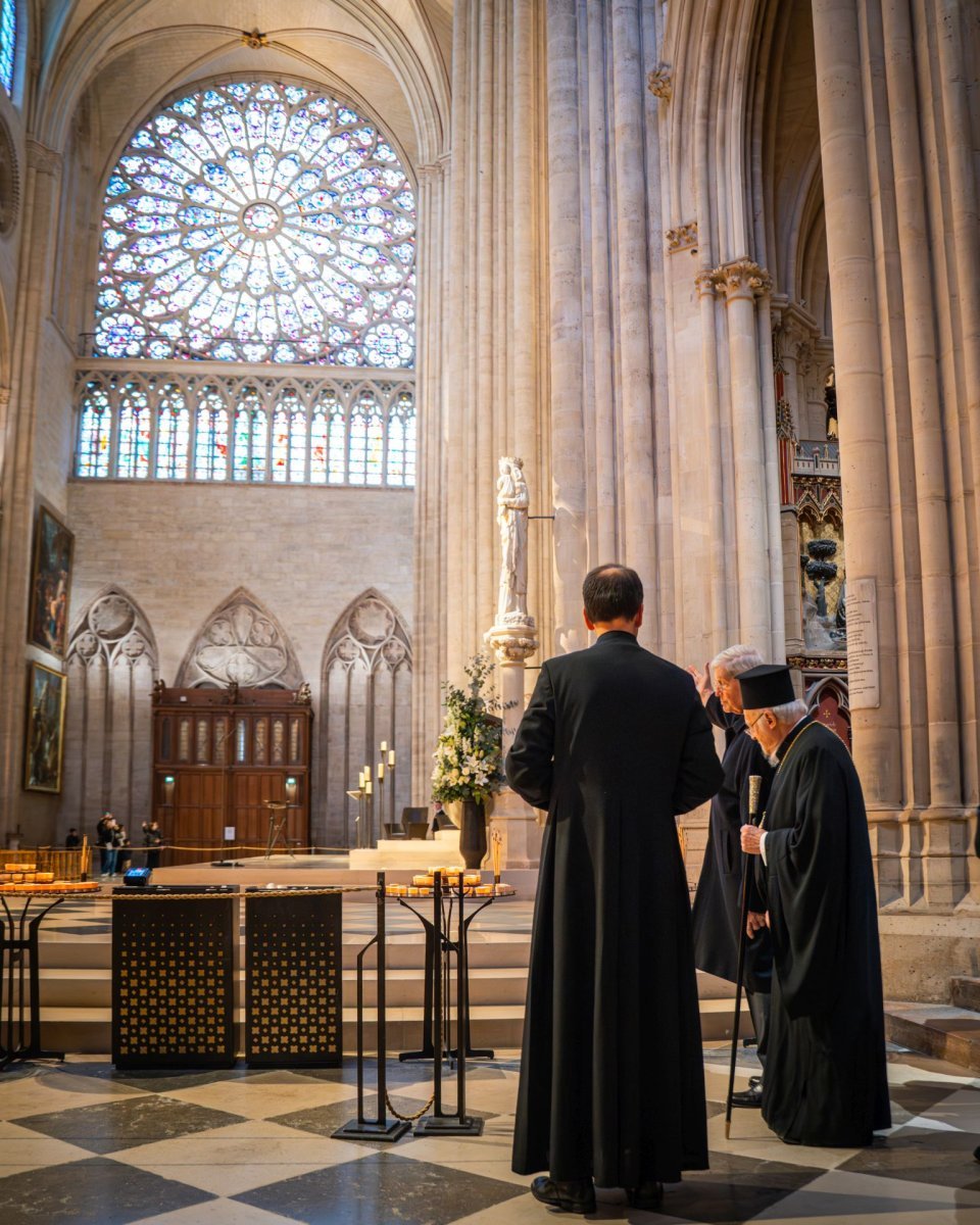 Visite de la cathédrale Notre-Dame de Paris par Sa Toute-Sainteté le (…). © Liam Hoarau / Diocèse de Paris.
