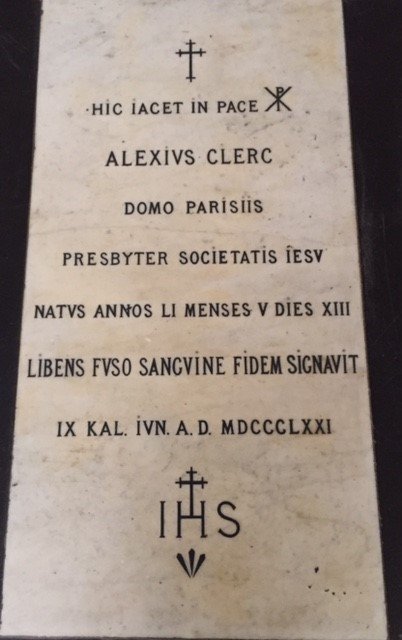 Pierre tombale du P. Alexis Clerc à la chapelle des Martyrs jésuites de (…). © CDAS / Catherine Prade.