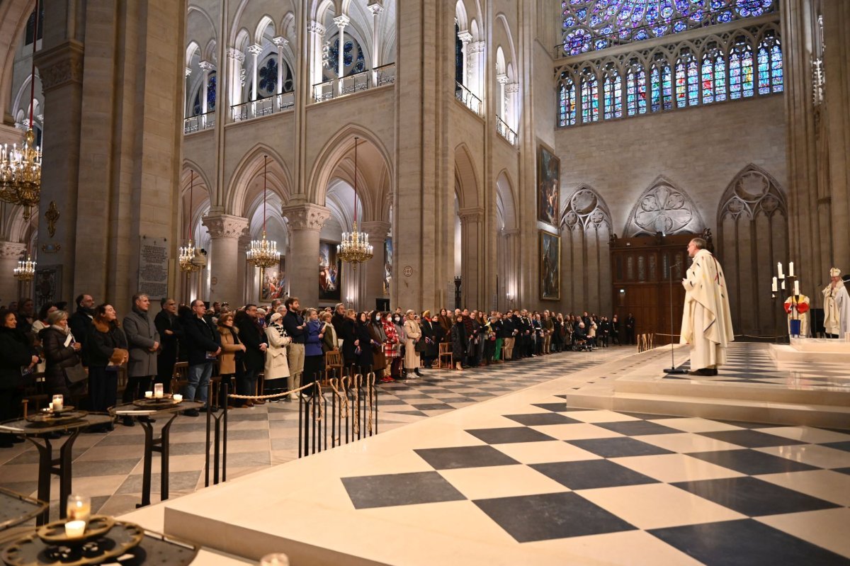 Messe en présence des services diocésains et de l'Atelier de Notre-Dame. © Marie-Christine Bertin / Diocèse de Paris.