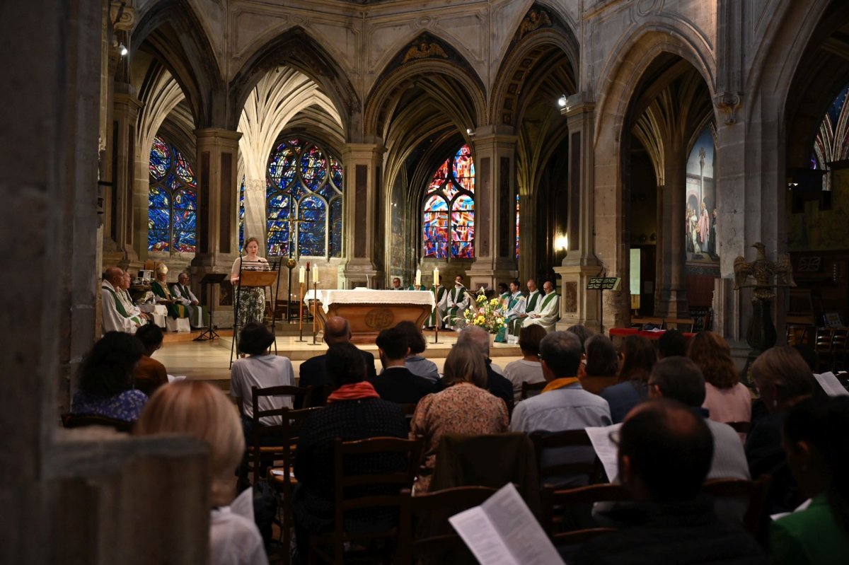 Envoi des baptisés en mission diocésaine 2025. © Marie-Christine Bertin / Diocèse de Paris.