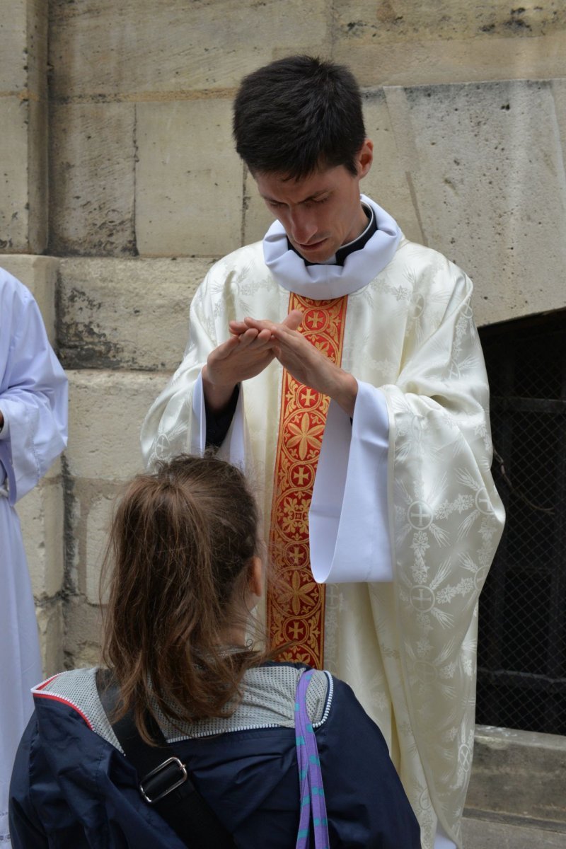 Ordination sacerdotale 2022 : bénédictions. © Marie-Christine Bertin / Diocèse de Paris.
