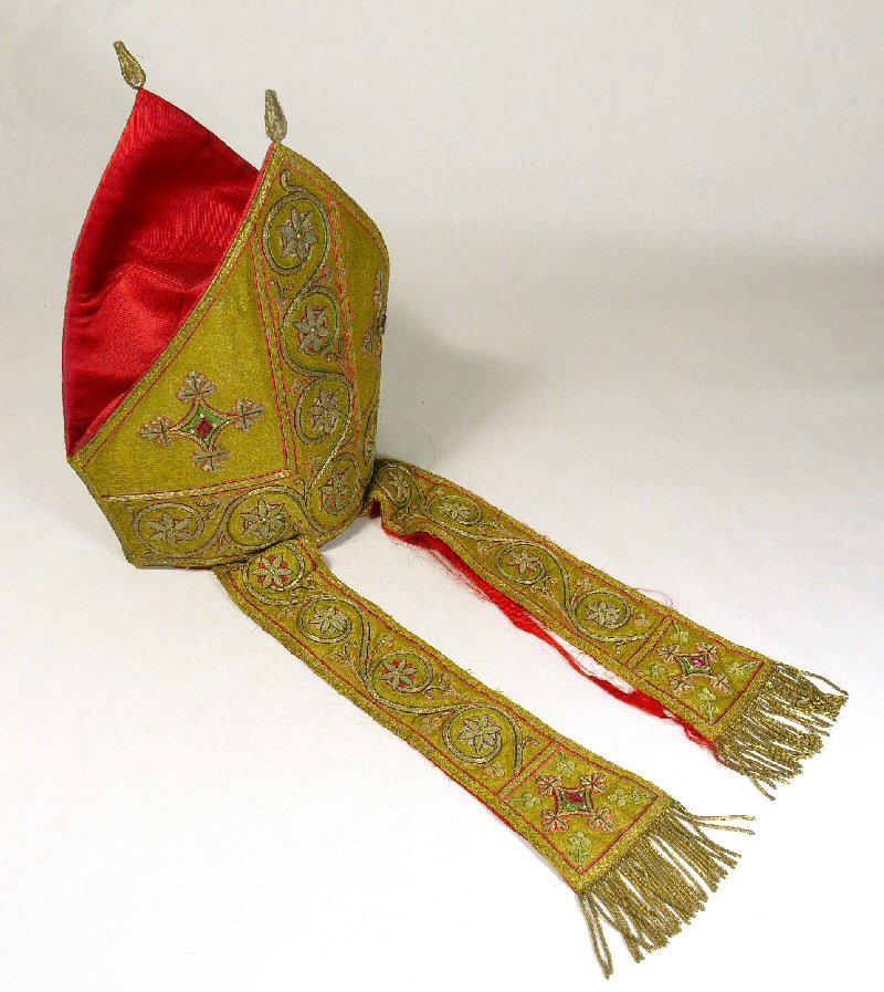 mitre du cardinal Richard. 