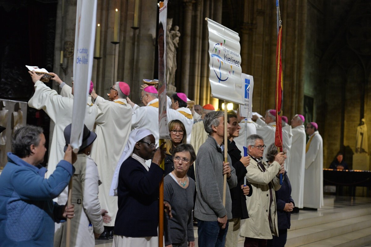 Chaque évêque a confié ces intentions de prières à la miséricorde de Dieu. © Marie-Christine Bertin / Diocèse de Paris.