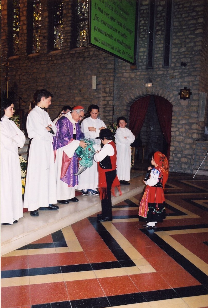 Les 10 ans de consécration de Notre-Dame de Fatima à Paris. En décembre 2004. © D. R..