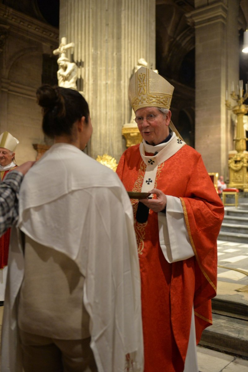 Confirmation des adultes au cours de la Vigile de Pentecôte 2023, (…). © Marie-Christine Bertin / Diocèse de Paris.