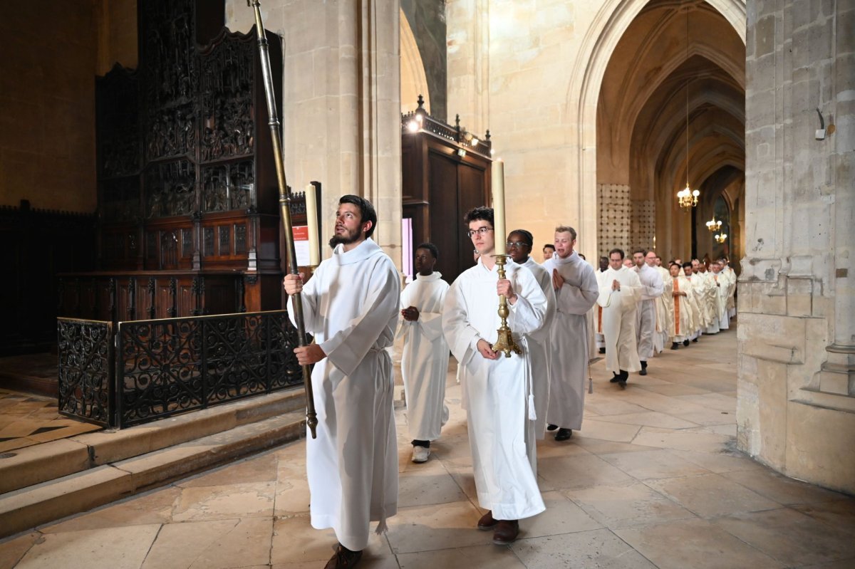 Institutions de séminaristes au lectorat et à l'acolytat. © Marie-Christine Bertin / Diocese de Paris.