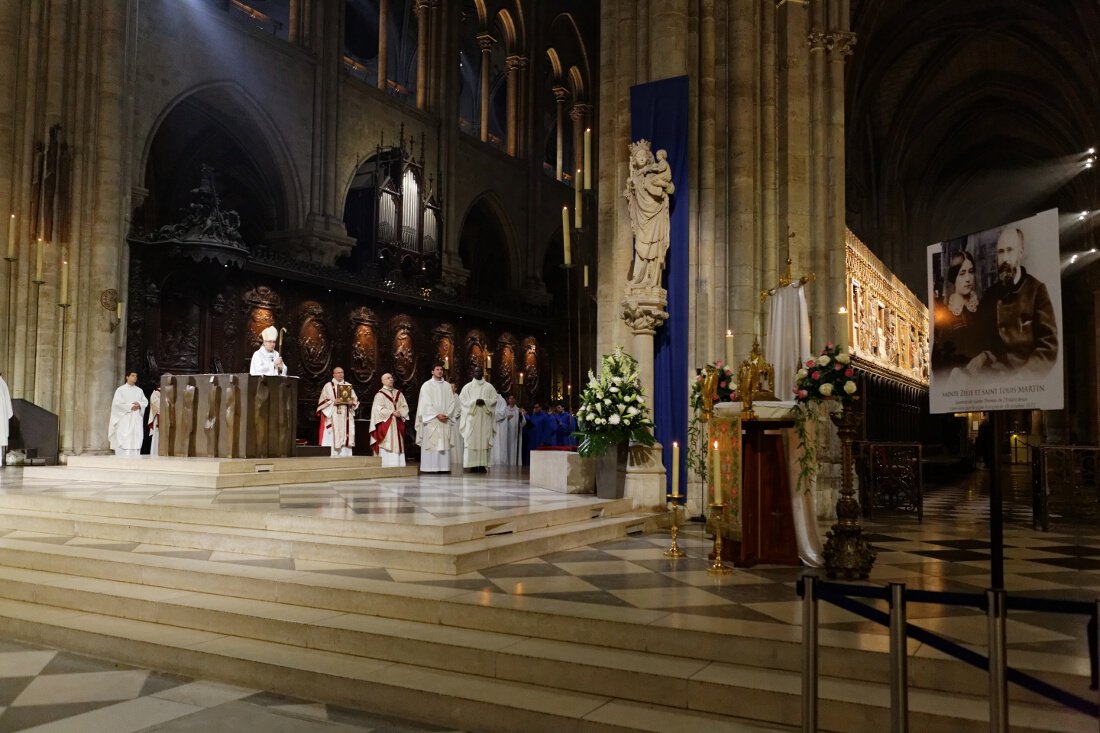 Prière mariale avec le “Salve Regina”. © Yannick Boschat / Diocèse de Paris.