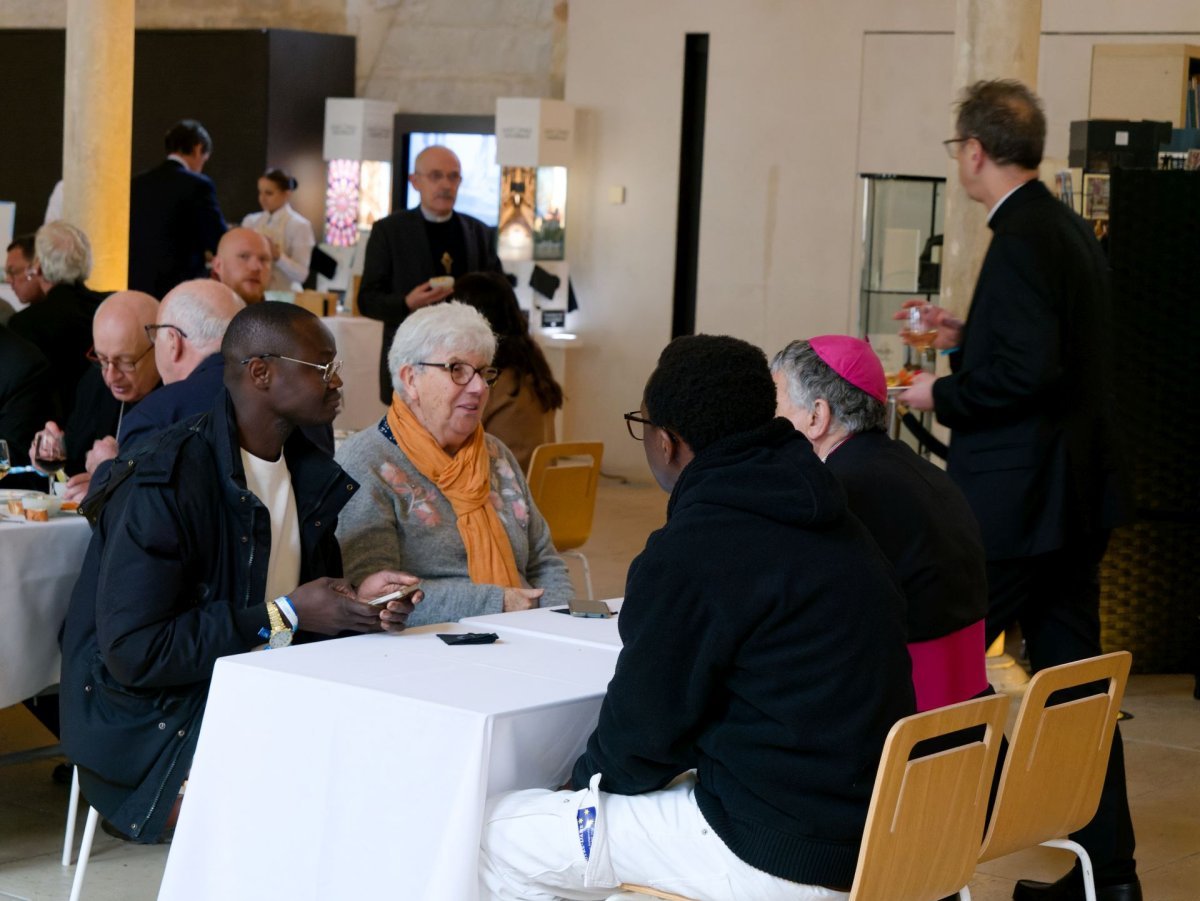 Déjeuner solidaire au Collège des Bernardins. © Yannick Boschat / Diocèse de Paris.