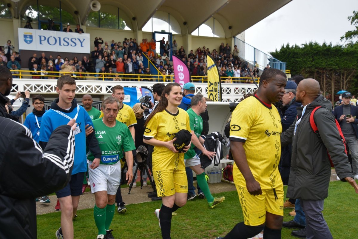 Match de football : Sélection Nationale de prêtres vs Variété Club de France. © François-Régis Salefran.