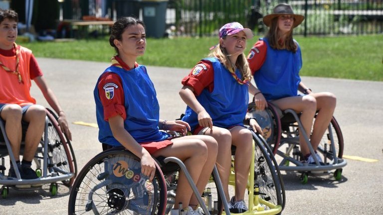 Auprès des personnes handicapées