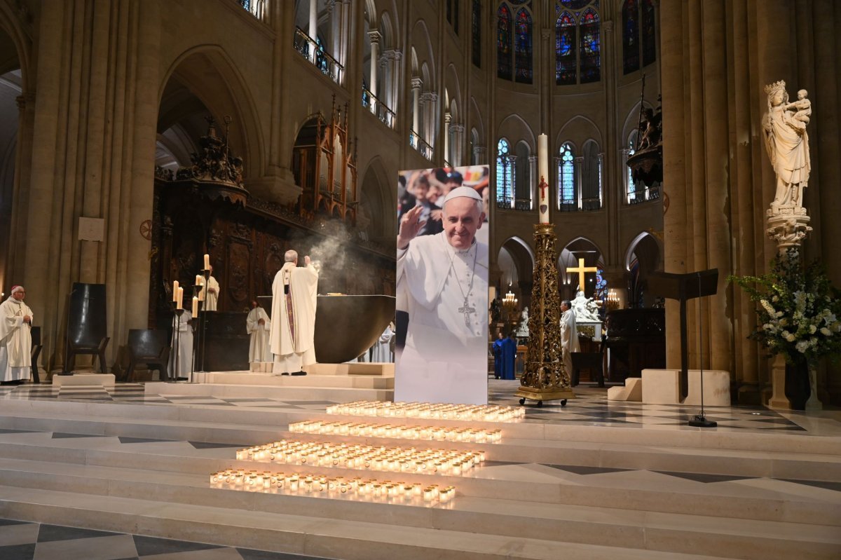 Messe solennelle d'action de grâce et pour le repos de l'âme du (…). © Marie-Christine Bertin / Diocèse de Paris.