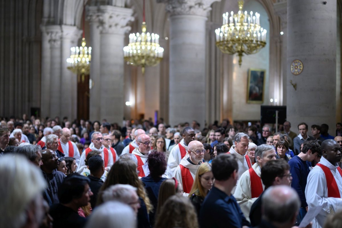 Office de la croix à Notre-Dame de Paris 2025. © Jean-Baptiste Delerue.