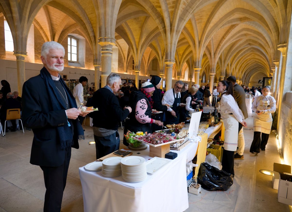 Déjeuner solidaire au Collège des Bernardins. © Yannick Boschat / Diocèse de Paris.