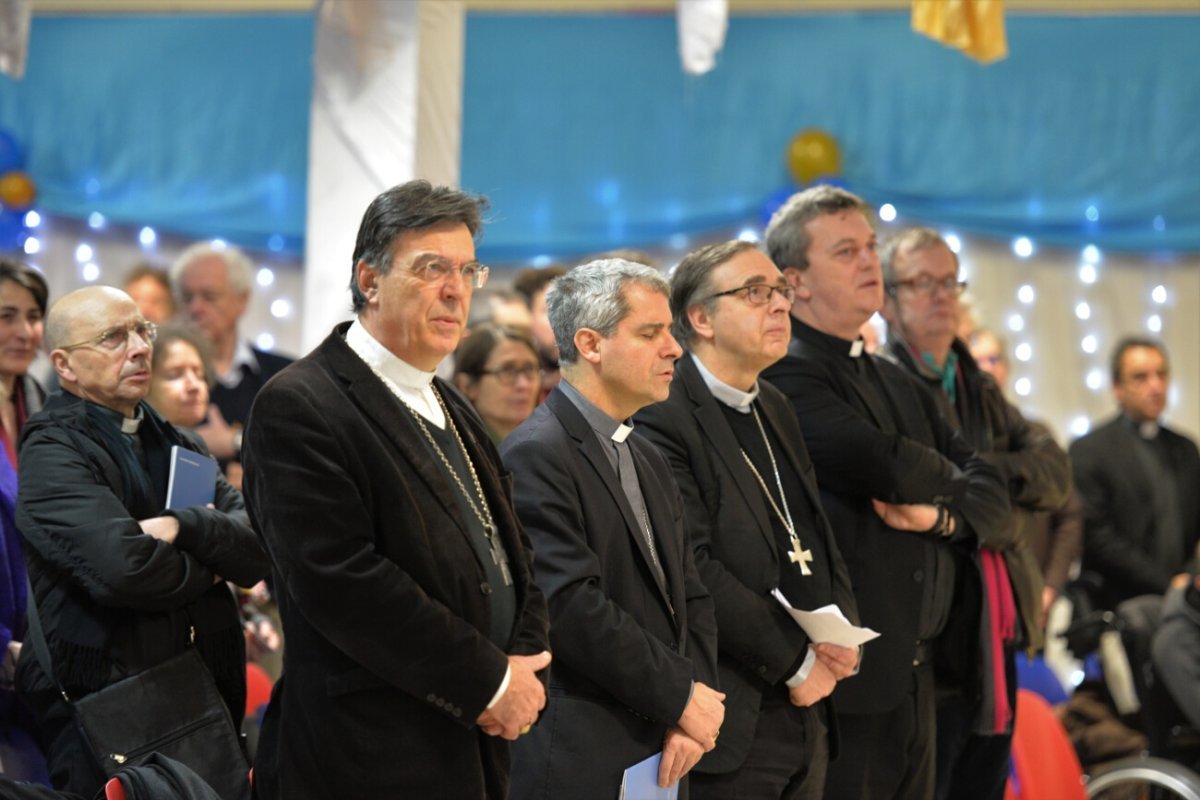 Temps de prière pour débuter la matinée. © Marie-Christine Bertin / Diocèse de Paris.