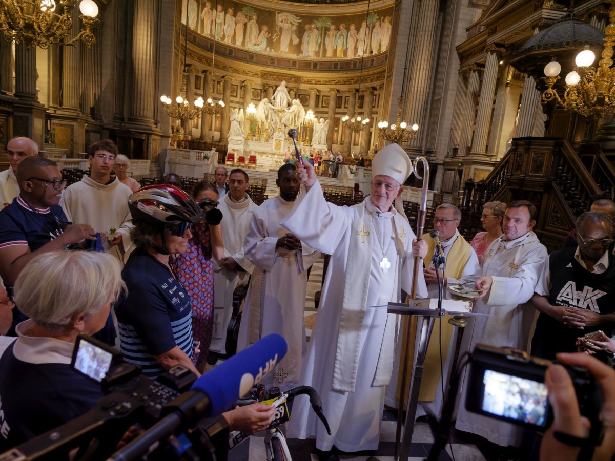 Bénédiction de la chapelle Notre-Dame des Sportifs. © Yannick Boschat / Diocèse de Paris.