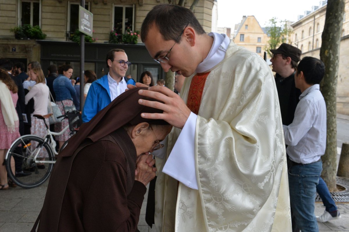 Ordination sacerdotale 2022 : bénédictions. © Marie-Christine Bertin / Diocèse de Paris.