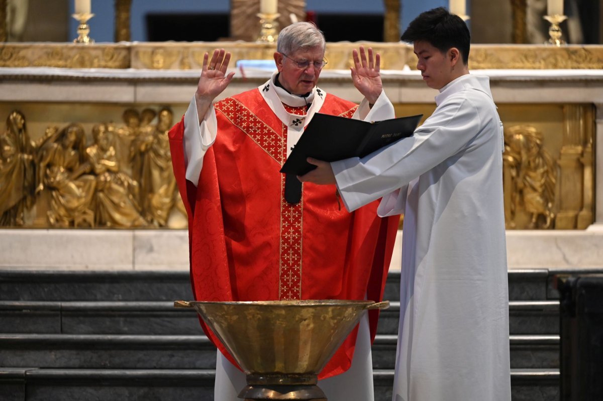 Confirmation d'adultes en mai 2024. Célébration de 16h. © Marie-Christine Bertin / Diocèse de Paris.