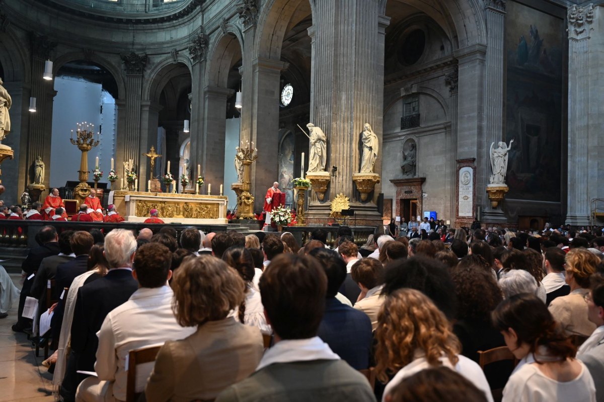 Confirmation d'adultes en mai 2024. Célébration de 16h. © Marie-Christine Bertin / Diocèse de Paris.