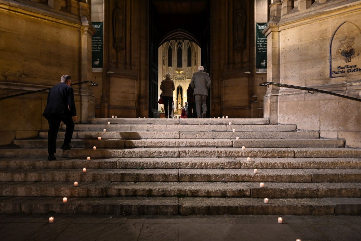 Veillée de l'espérance à la basilique Sainte-Clotilde. © Marie-Christine Bertin / Diocèse de Paris.