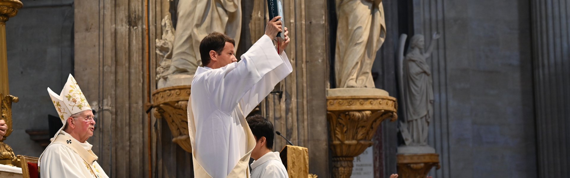 « Recevez l'Évangile du Christ, que vous avez la mission d'annoncer. ». (c) Marie-Christine Bertin / Diocèse de Paris.