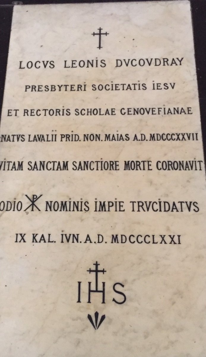 Pierre tombale du P. Ducoudray à la chapelle des Martyrs jésuites de (…). © CDAS / Catherine Prade.