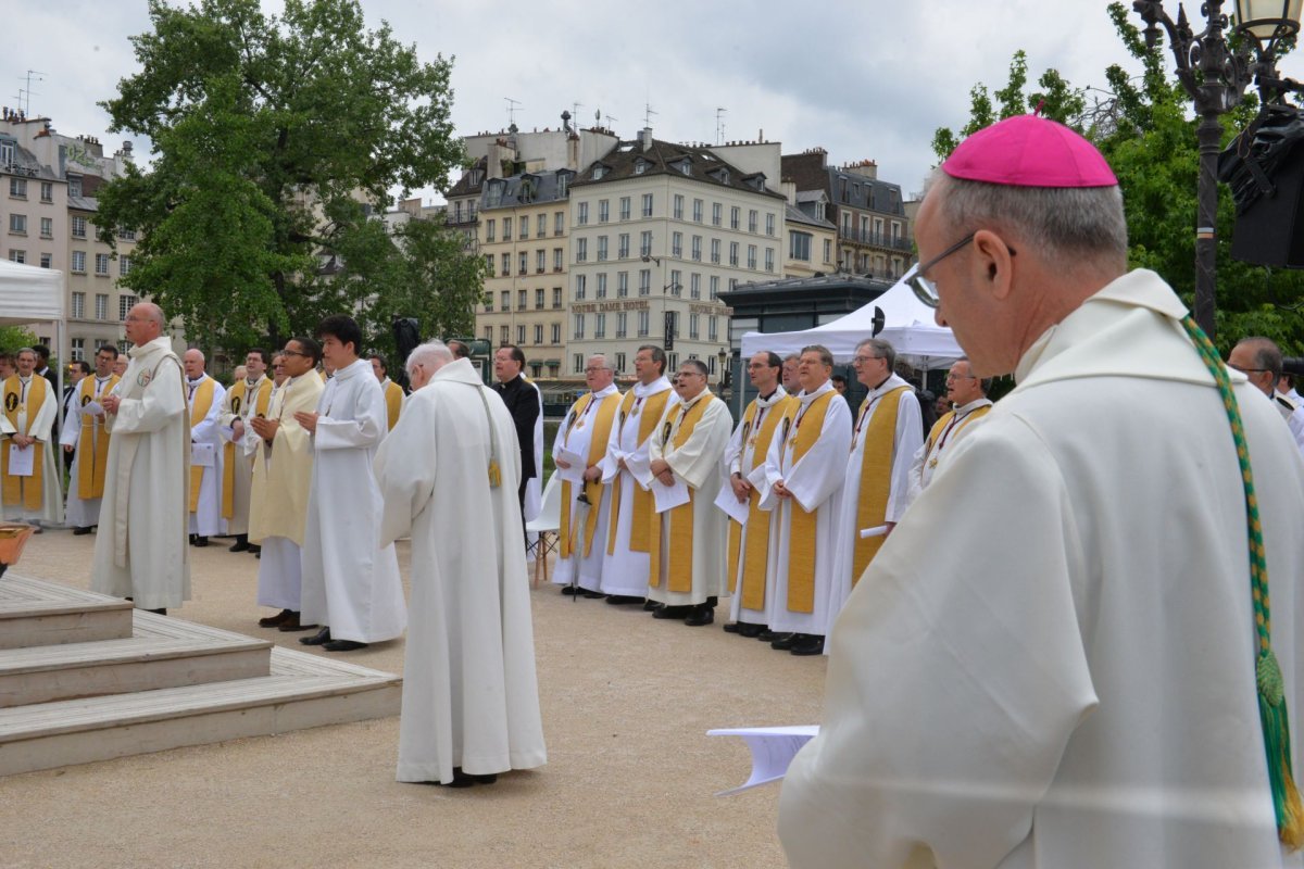 Accueil de Mgr Laurent Ulrich, archevêque de Paris. © Marie-Christine Bertin / Diocèse de Paris.