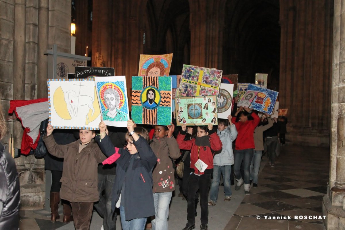 Rassemblement des 6e à Notre Dame de Paris. © Yannick Boschat / Diocèse de Paris.