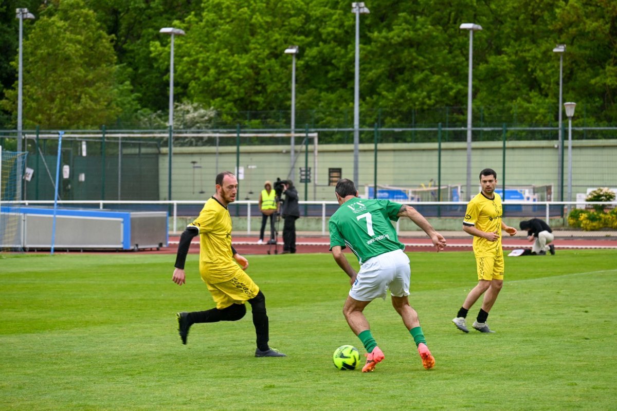 Match de football : Sélection Nationale de prêtres vs Variété Club de France. © François-Régis Salefran.