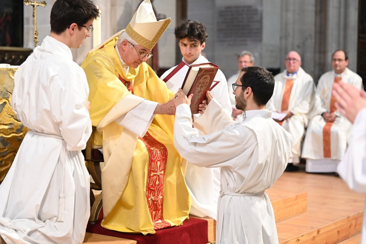 Institutions de séminaristes au lectorat et à l'acolytat. © Marie-Christine Bertin / Diocese de Paris.